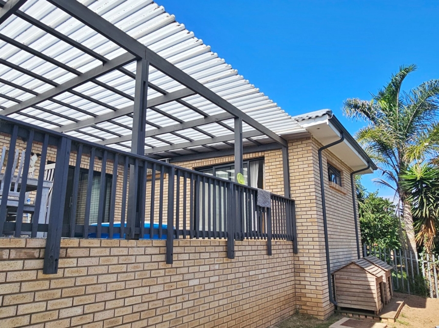 2 Bedroom Property for Sale in Fraaiuitsig Western Cape
